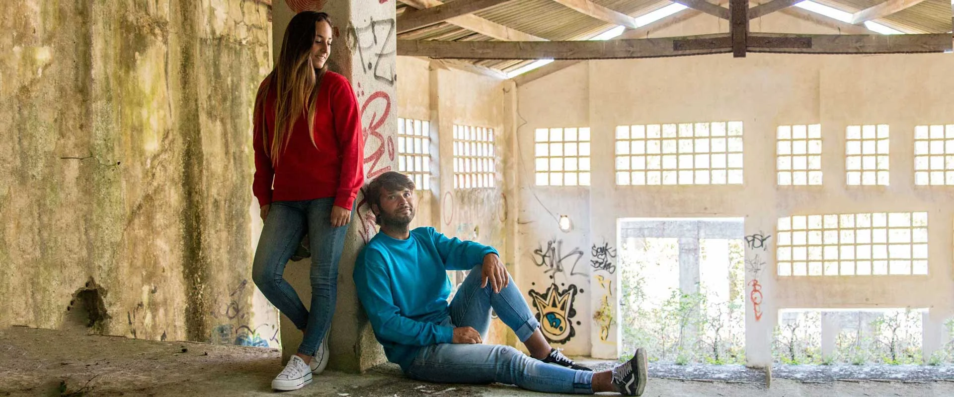 Sudadera clásica de cuello redondo en múltiples colores. Sprintime.